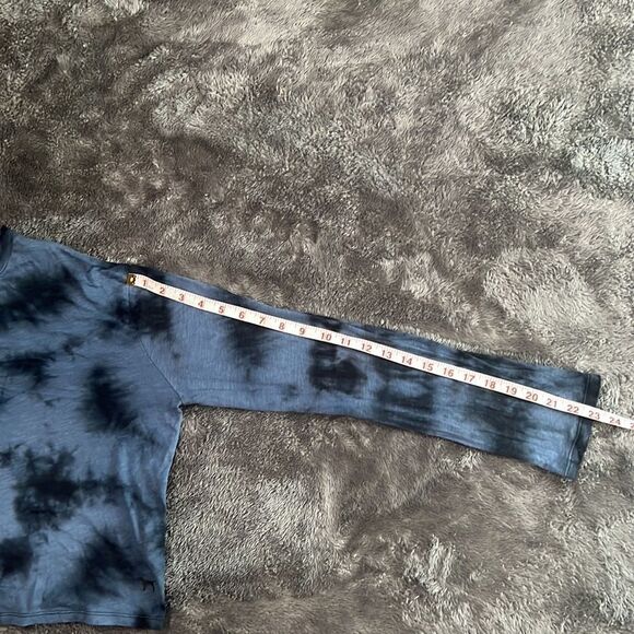 96. PINK Victoria’s Secret Tie Dye Oversized Long Sleeve Cropped Shirt Size S - Picture 5 of 9